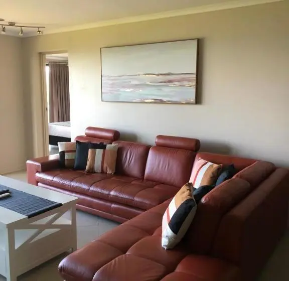 דירת דלוקס 2 חדרי שינה עם נוף לים, Coral Towers Holiday Suites