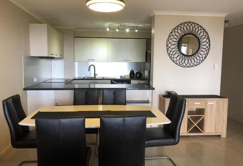 דירת דלוקס 2 חדרי שינה עם נוף לים, Coral Towers Holiday Suites