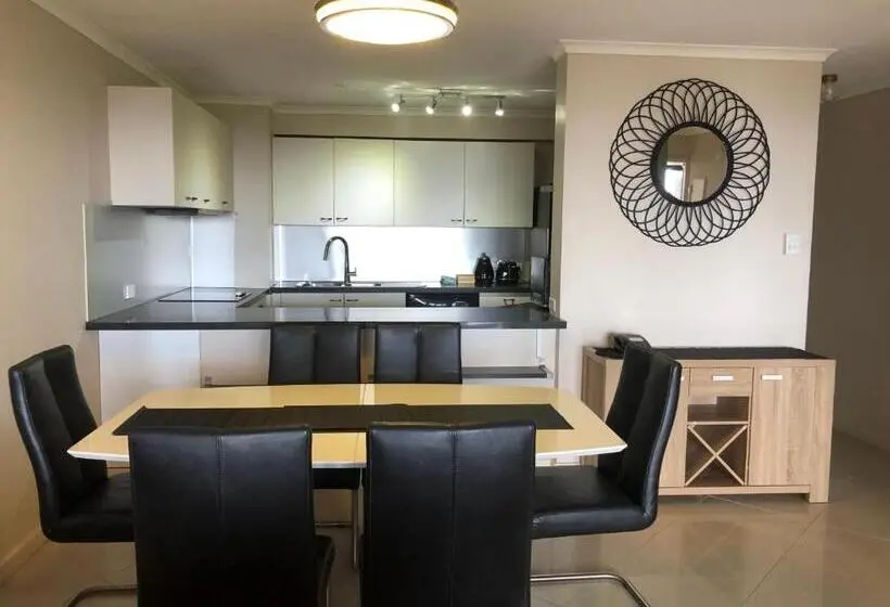 דירת דלוקס 2 חדרי שינה עם נוף לים, Coral Towers Holiday Suites