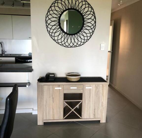 דירת דלוקס 2 חדרי שינה עם נוף לים, Coral Towers Holiday Suites