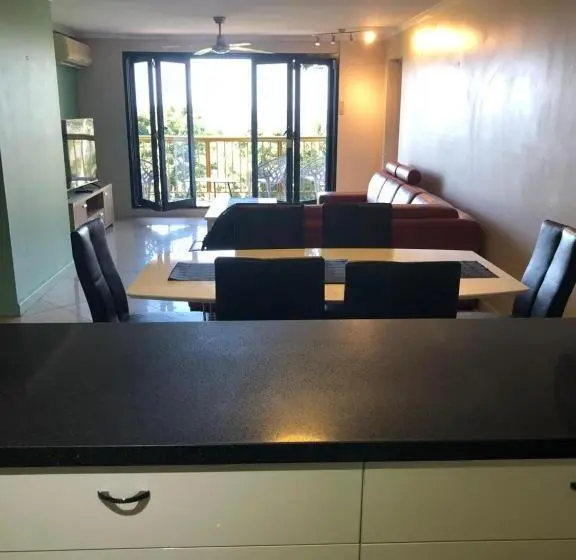 דירת דלוקס 2 חדרי שינה עם נוף לים, Coral Towers Holiday Suites