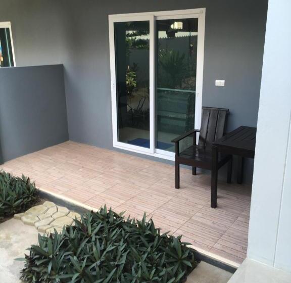 اتاق استاندارد یک نفره, Maenam Villa