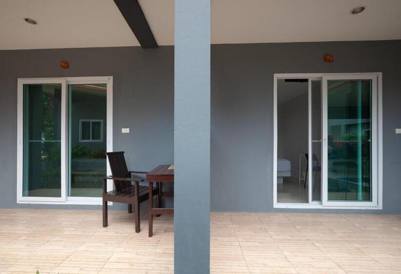 اتاق استاندارد یک نفره, Maenam Villa