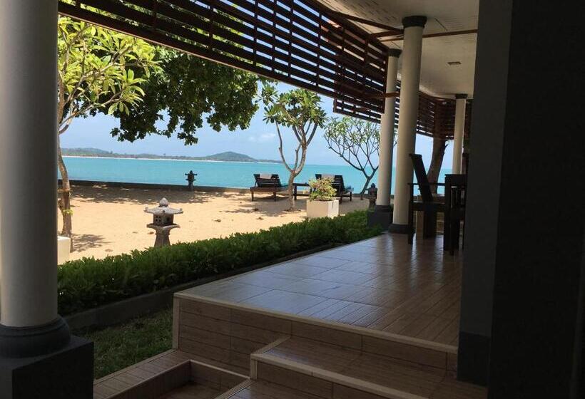 بانگلوی استاندارد با چشمانداز دریا, Maenam Villa