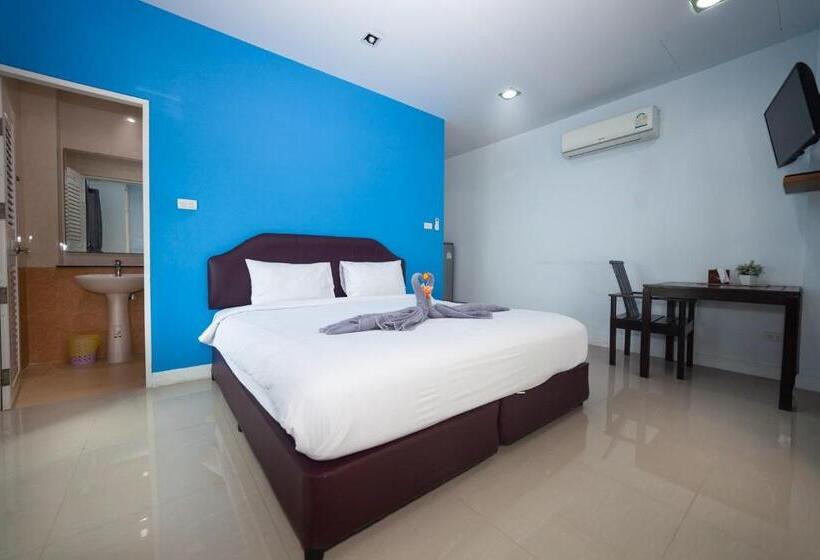 بانگلوی استاندارد با چشمانداز دریا, Maenam Villa