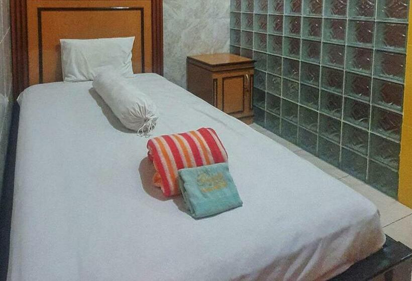 Standard Egyágyas Szoba, Homestay Gayatri Sawojajar Near Univ Negeri Malang Kampus 2 Mitra Reddoorz