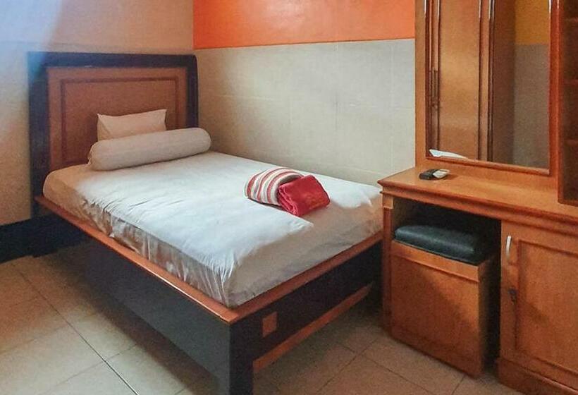 اتاق استاندارد یک نفره, Homestay Gayatri Sawojajar Near Univ Negeri Malang Kampus 2 Mitra Reddoorz