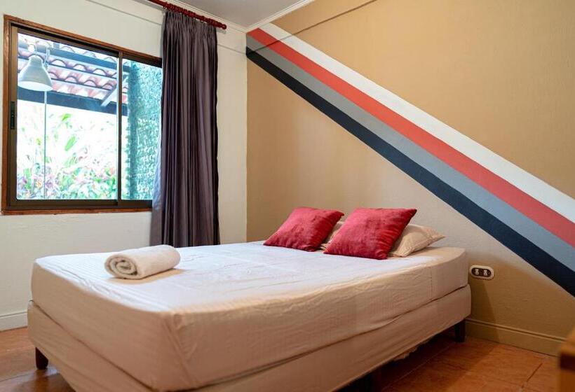 ２ベッドルームアパートメント, Point Break Santa Teresa