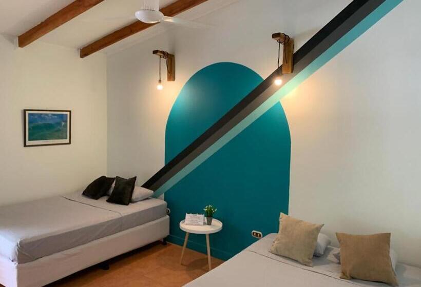 バルコニー付スタンダード４ベッドルーム, Point Break Santa Teresa