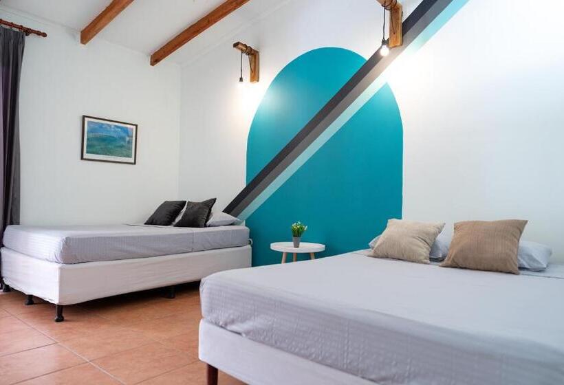 バルコニー付スタンダード４ベッドルーム, Point Break Santa Teresa