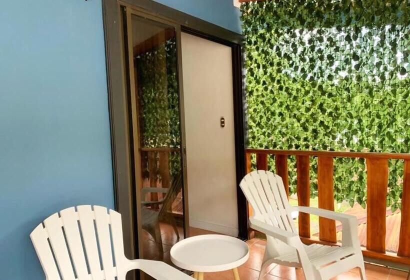 バルコニー付きスタンダードトリプルルーム, Point Break Santa Teresa