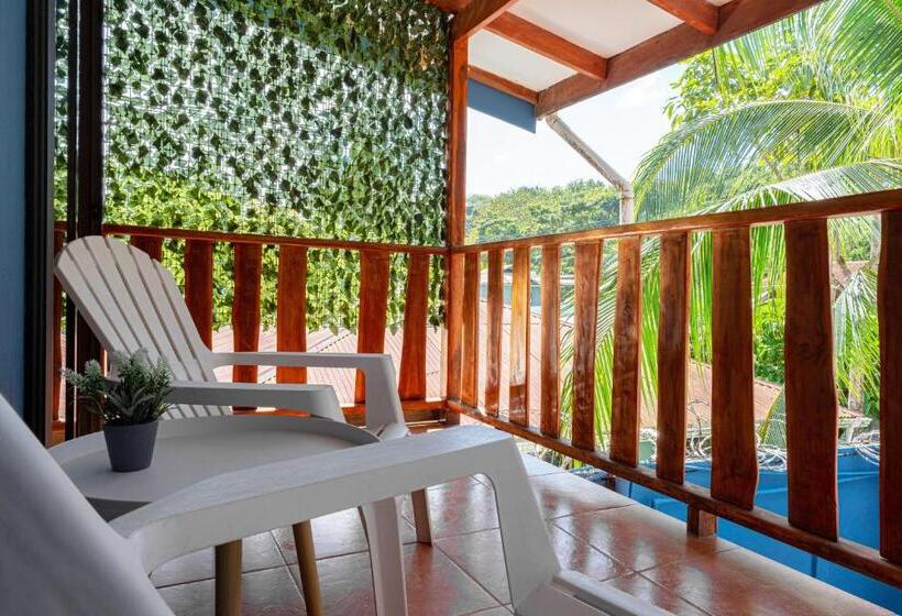 バルコニー付きスタンダードトリプルルーム, Point Break Santa Teresa