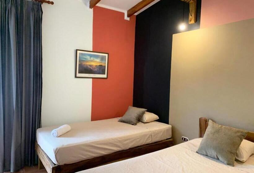 バルコニー付きスタンダードトリプルルーム, Point Break Santa Teresa