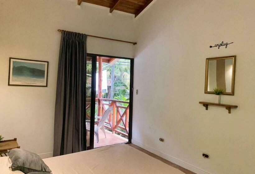 バルコニー付きスタンダードルーム, Point Break Santa Teresa