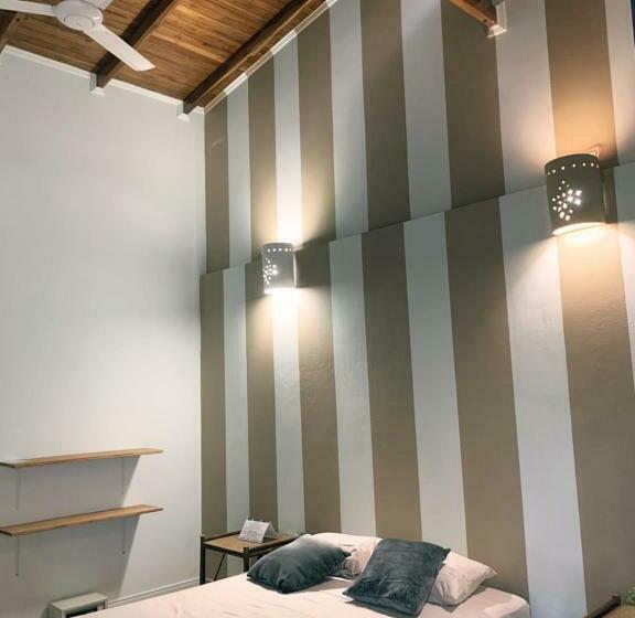 バルコニー付きスタンダードルーム, Point Break Santa Teresa