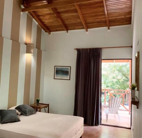 バルコニー付きスタンダードルーム, Point Break Santa Teresa