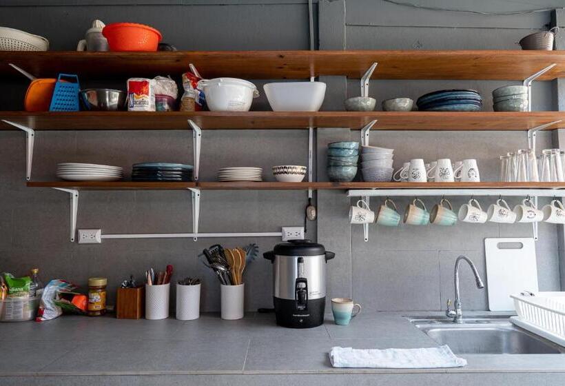 バルコニー付きスタンダードトリプルルーム, Point Break Santa Teresa