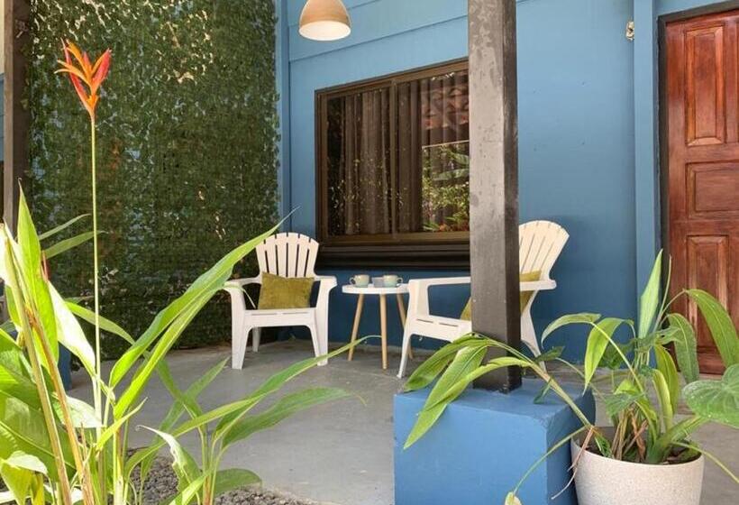 ２ベッドルームアパートメント, Point Break Santa Teresa