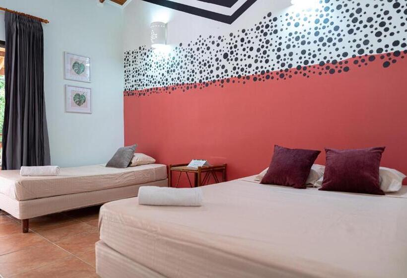 バルコニー付きスタンダードルーム, Point Break Santa Teresa