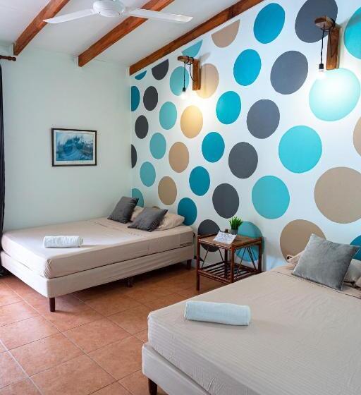 バルコニー付スタンダード４ベッドルーム, Point Break Santa Teresa