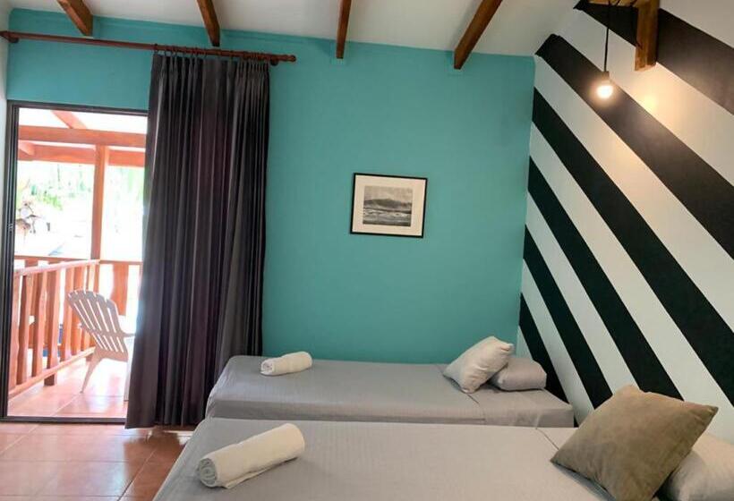 バルコニー付きスタンダードトリプルルーム, Point Break Santa Teresa