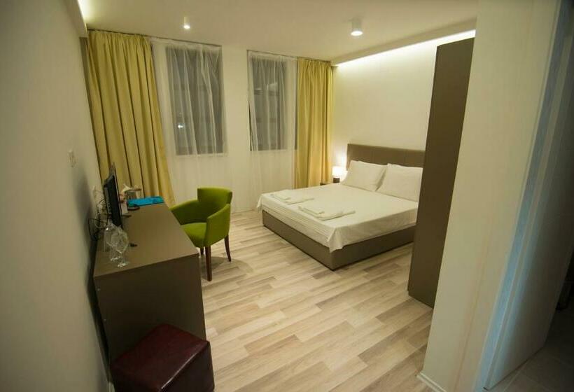 اتاق استاندارد, Village