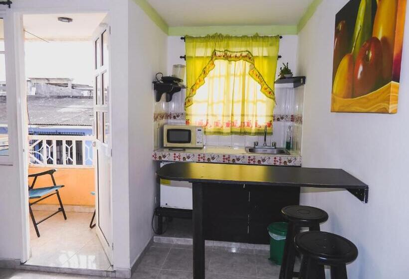 带2个卧室的公寓, Hostel Stingray