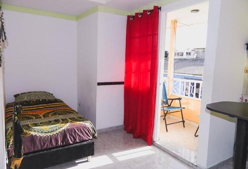 דירת שני חדרים, Hostel Stingray