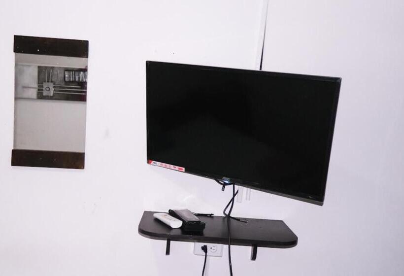 דירת שני חדרים, Hostel Stingray