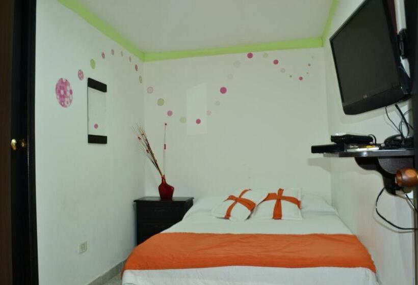 דירת שני חדרים, Hostel Stingray