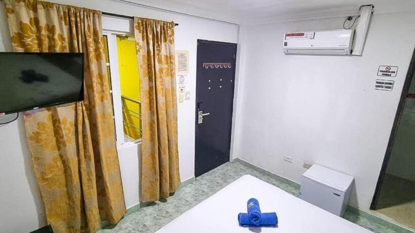 חדר אקונומי, Hostel Stingray