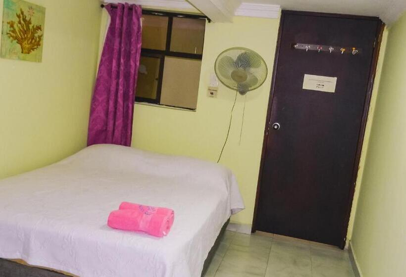 带共用浴室的标准房间, Hostel Stingray