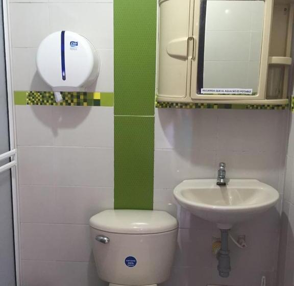 اتاق استاندارد سه تخته با بالکن, Hostel Stingray