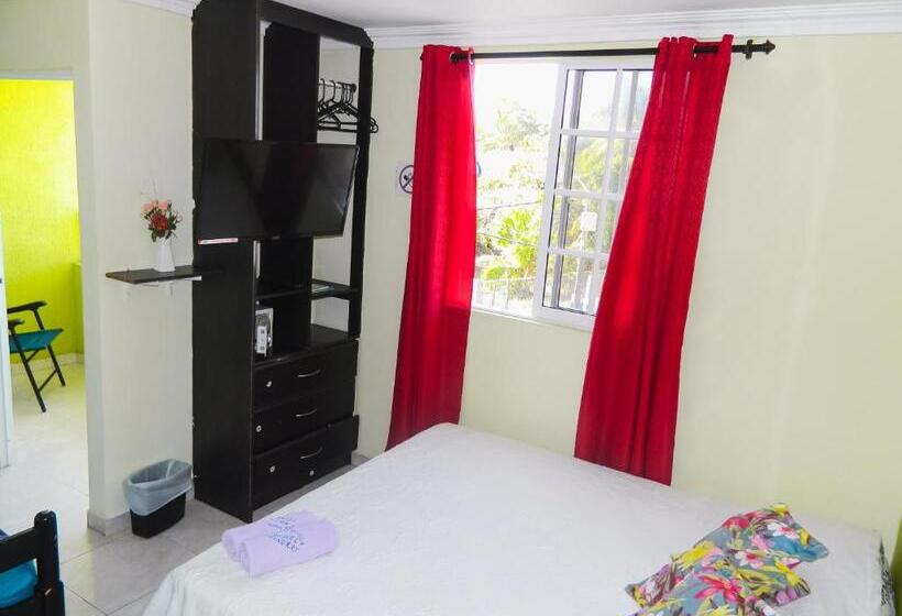 اتاق استاندارد سه تخته با بالکن, Hostel Stingray