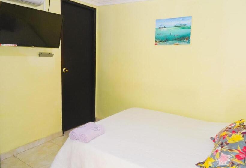 חדר אקונומי, Hostel Stingray