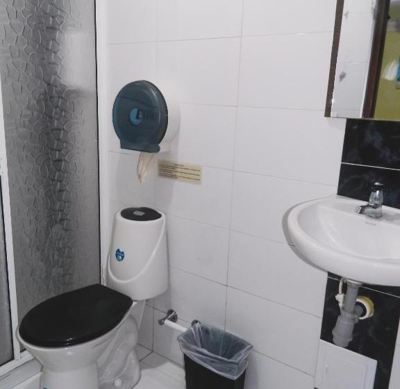 חדר אקונומי, Hostel Stingray