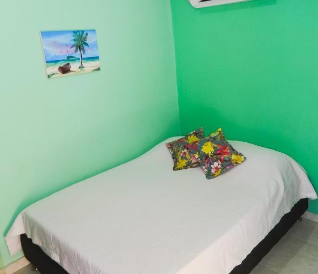 اتاق اکونومی, Hostel Stingray