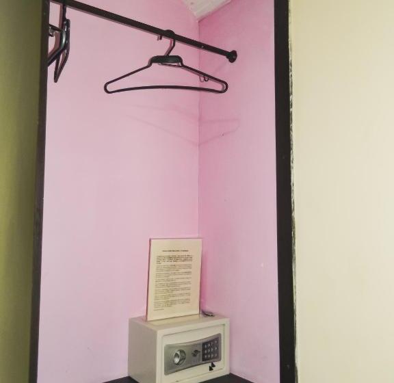 اتاق استاندارد با سرویس بهداشتی مشترک, Hostel Stingray