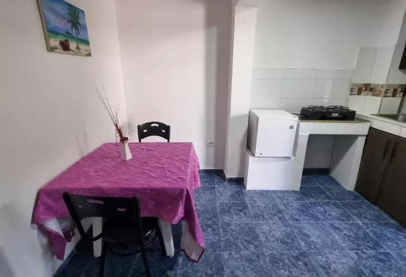 استودیوی استاندارد, Hostel Stingray