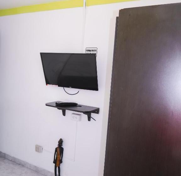 דירת שני חדרים, Hostel Stingray