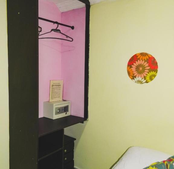 חדר סטנדרט חדר אמבטיה משותף, Hostel Stingray