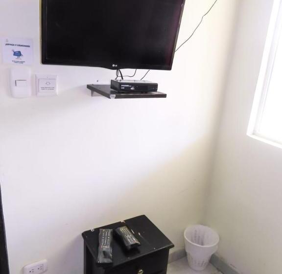 חדר אקונומי, Hostel Stingray