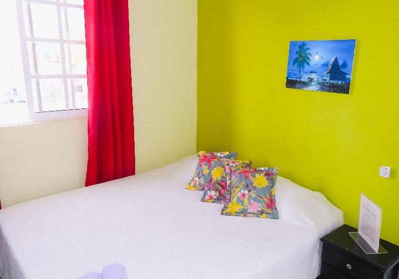 اتاق استاندارد سه تخته با بالکن, Hostel Stingray