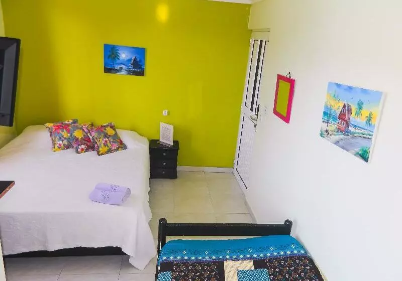 اتاق استاندارد سه تخته با بالکن, Hostel Stingray