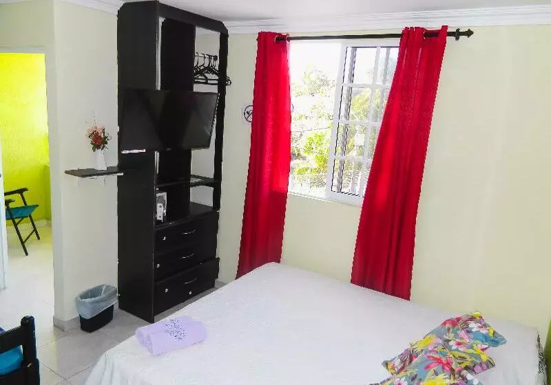 اتاق استاندارد سه تخته با بالکن, Hostel Stingray