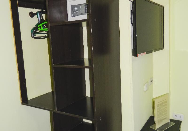 חדר אקונומי, Hostel Stingray