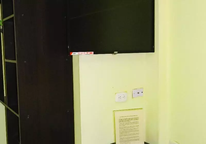 اتاق اکونومی, Hostel Stingray