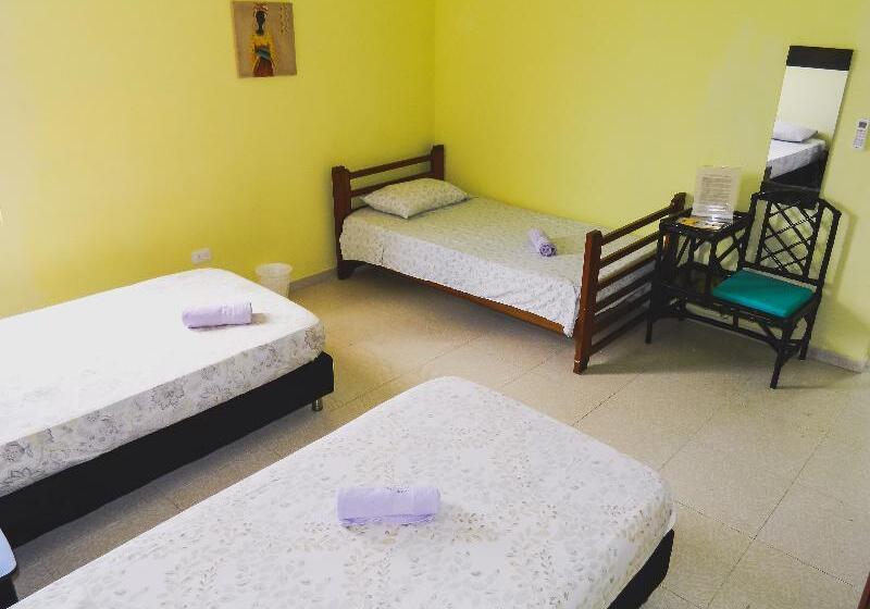 חדר סטנדרט לשלושה, Hostel Stingray