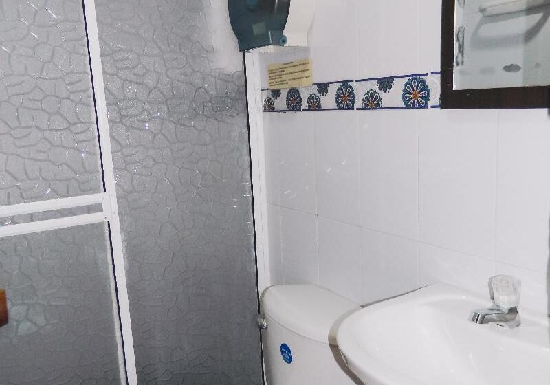 דירת שני חדרים, Hostel Stingray