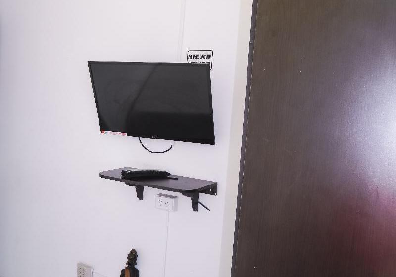 דירת שני חדרים, Hostel Stingray